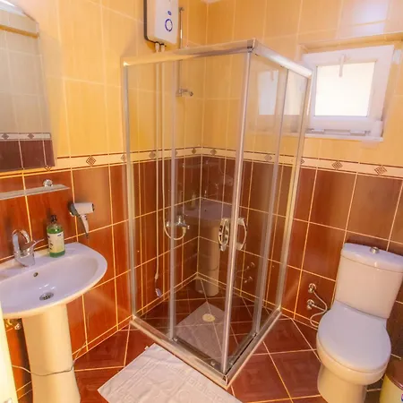 Vila Uzumlu *