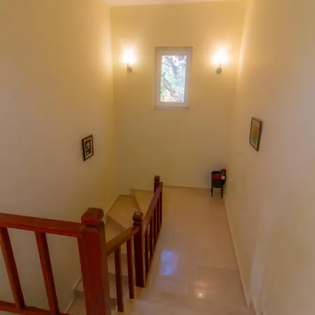 Uzumlu فيلة
