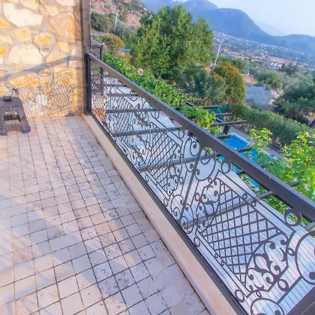 Uzumlu فيلة